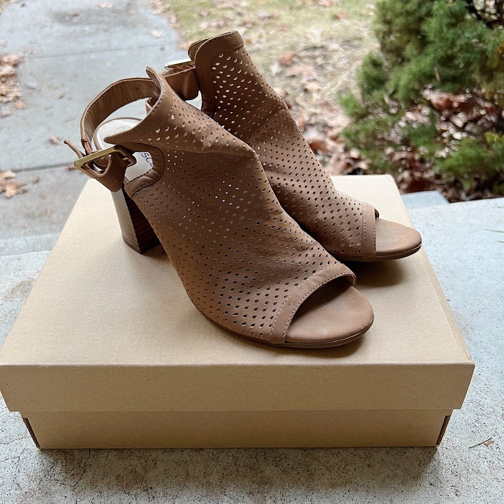 Francesca’s Sandals - Picture 2 of 5